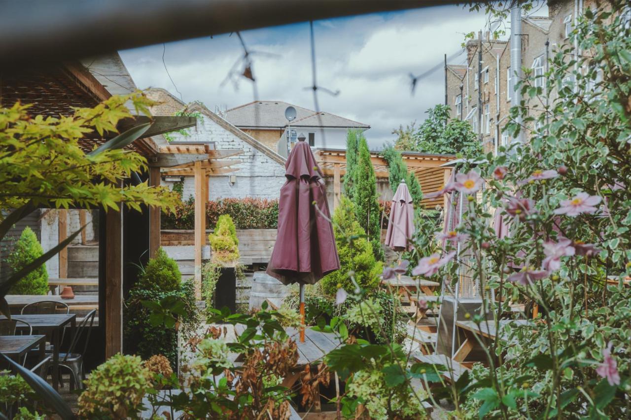 ホテル The Brownswood ロンドン エクステリア 写真